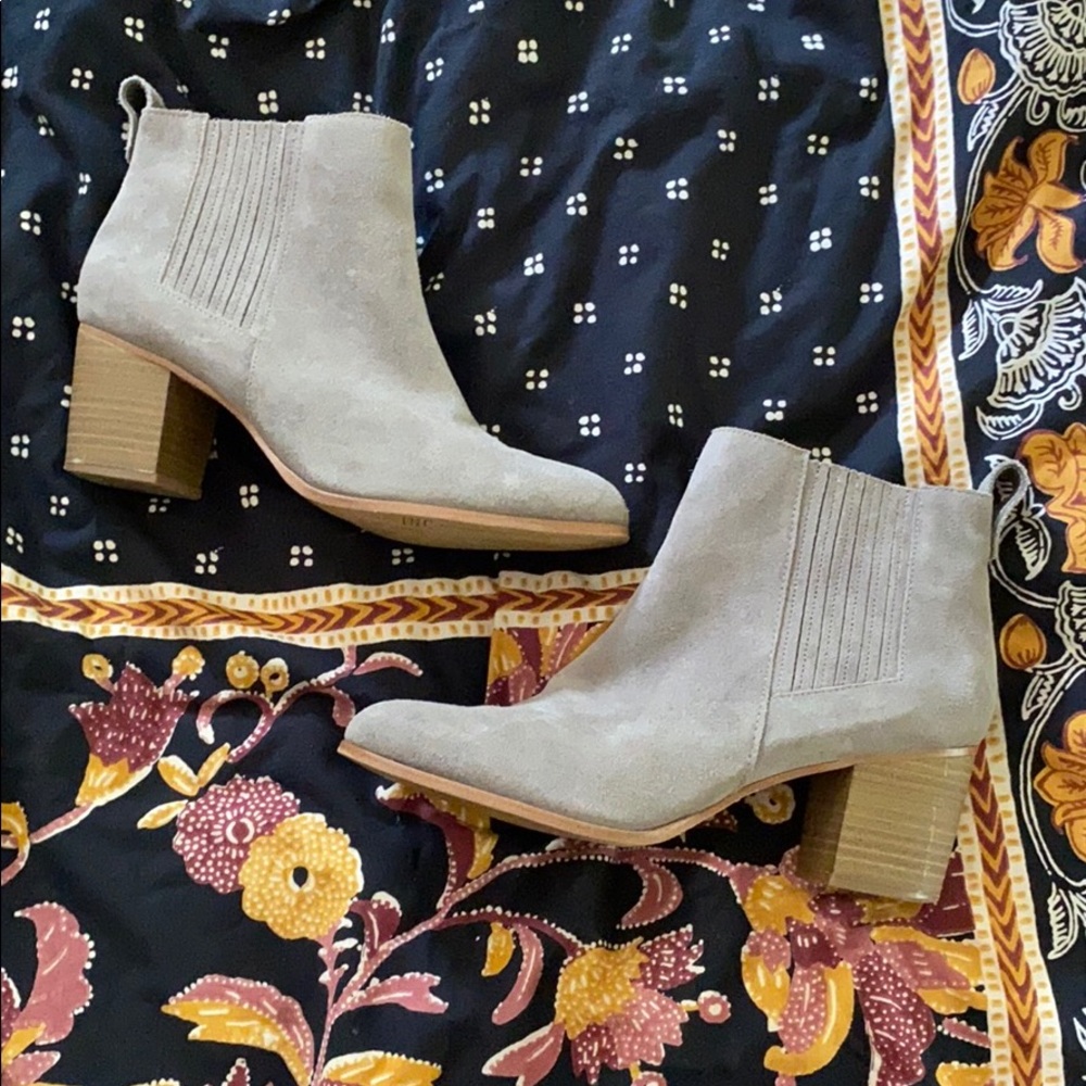 Taupe gray boots with small heel suede 9 1/2